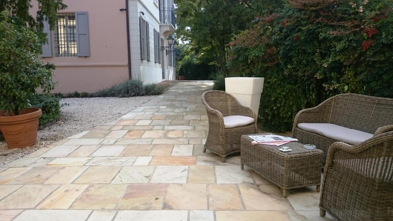 Hotel Villa Nabila 레기올로 외부 사진